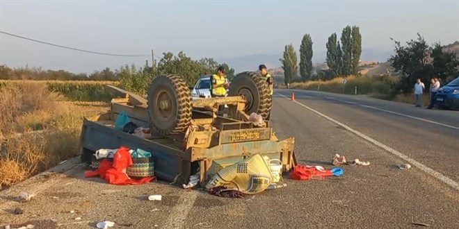 Tarım işçilerini taşıyan traktörle kamyon çarpıştı: 1 ölü, 13 yaralı