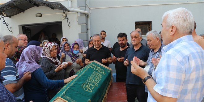 Yeni görev yerine giderken kazada yaşamını yitiren öğretmenin cenazesi toprağa verildi