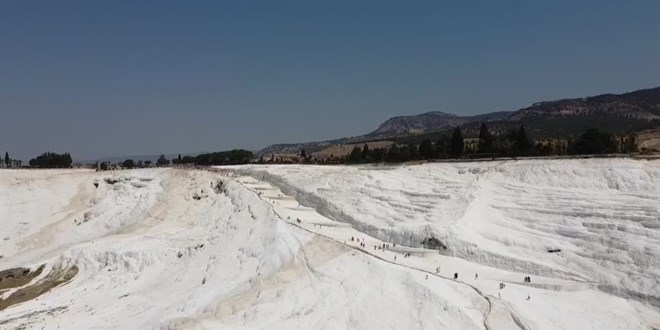 Pamukkale'nin ziyaretçi sayısında yüzde 64'lük artış