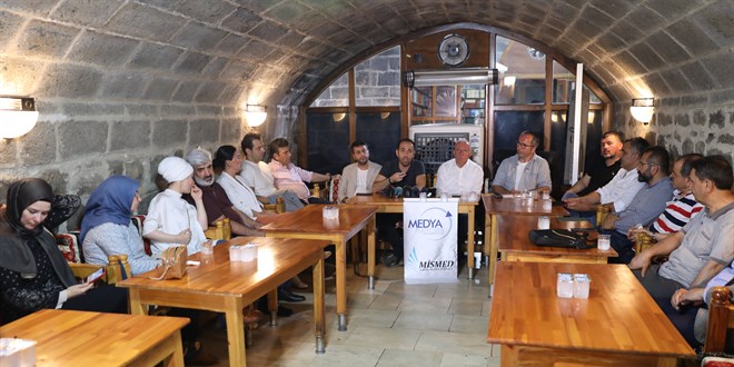 'Evlat Nöbeti Çalıştayı' üyeleri Diyarbakır'da basın mensuplarıyla bir araya geldi