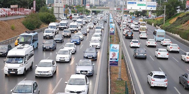 Uyum haftasının başlamasıyla İstanbul'da trafik yoğunluğu arttı