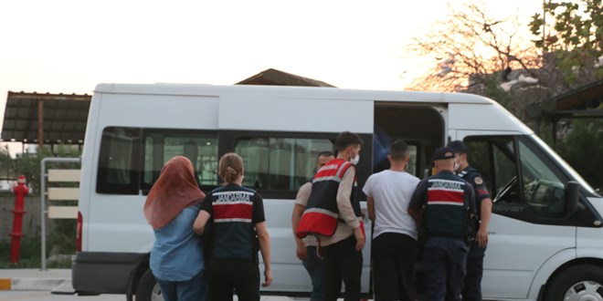 İhraç öğretmen, astsubay ve psikolog yurt dışına kaçmaya çalışırken yakalandı