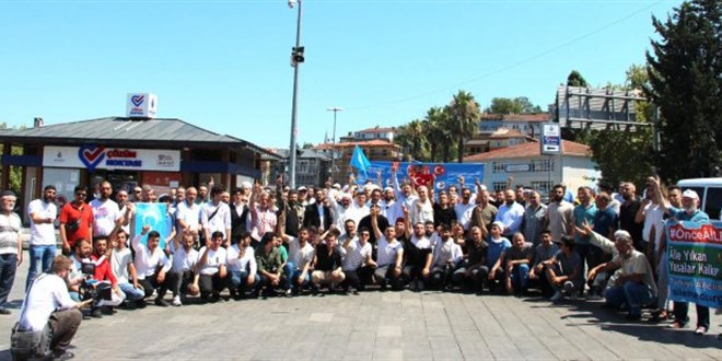 İstanbul'da STK'lerden 'Aileni ve neslini koru, sapkınlığa dur de' mitingi