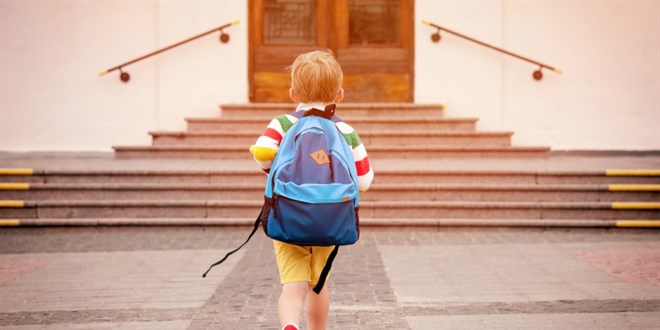 Uyum e�itiminin ikinci g�n�nde ��renciler velileriyle okullara geldi