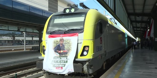 Pakistan'a yardm malzemesi tayan nc 'yilik Treni' yola kt