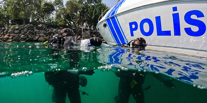 Karanlık suların 'delil avcısı' polisleri: Kurbağa adamlar