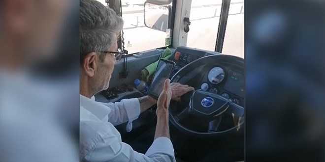 Otobüs şoförü direksiyon başında görüntülü konuştu