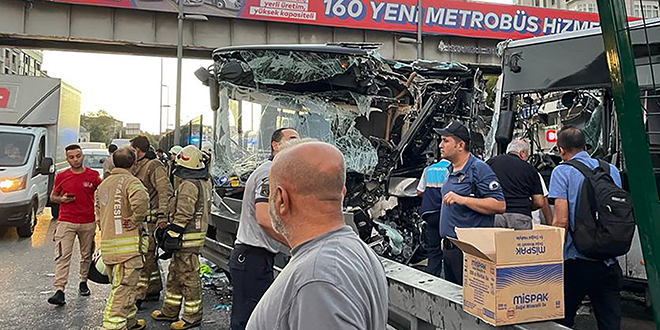 Bakan Koca, Avclar'daki metrobs kazasnda 50 kiinin yaralandn aklad
