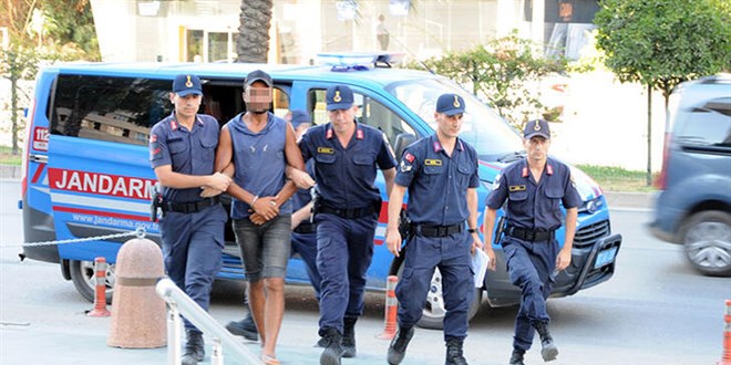 Tartıştığı ev arkadaşını çekiçle öldürdü, annesinin evinde yakalandı