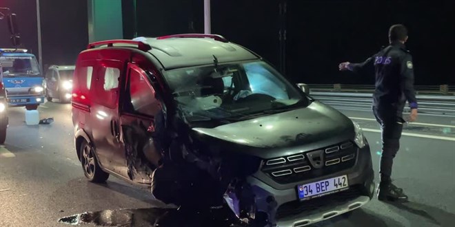 FSM'de 'dur' ihtar�na uymayan panelvan polislere �arpt�, 2 memur yaraland�