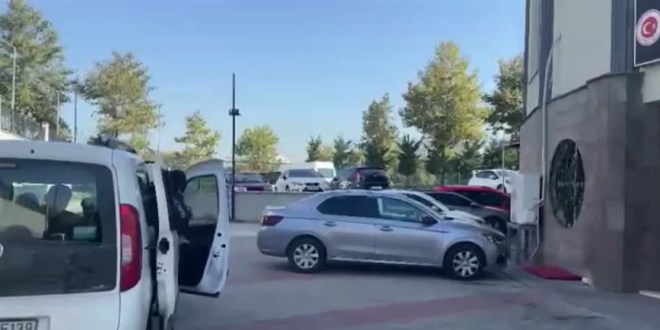 Sancaktepe'de balkona hal� asma kavgas�nda silahla vurulan ki�i �ld�