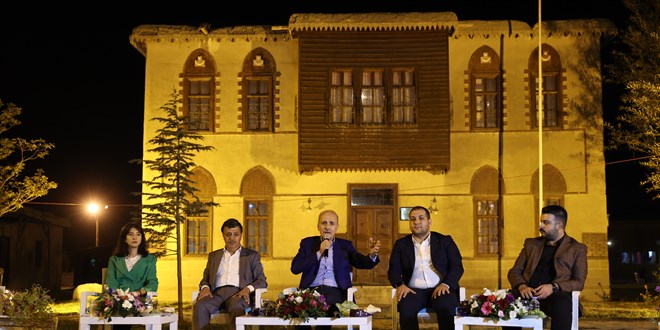 AK Parti Genel Ba�kanvekili Kurtulmu�, Van'da gen�lerle bulu�tu