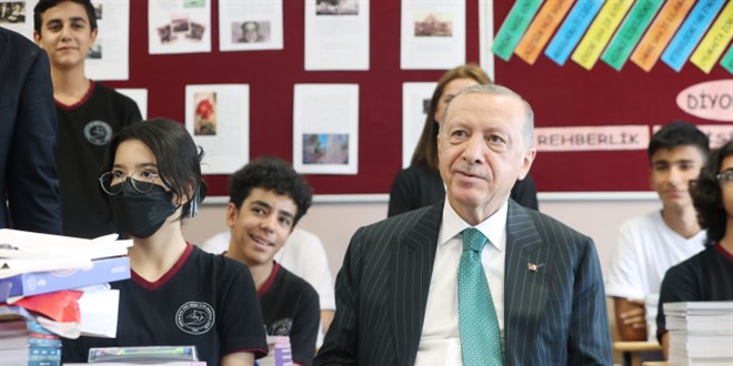 Cumhurbaşkanı Erdoğan, öğrencilerle sohbet etti