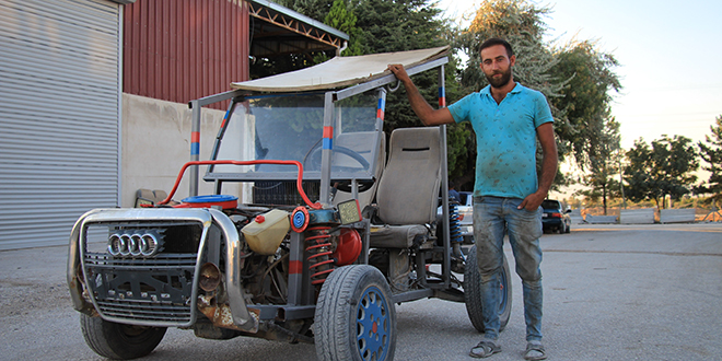 Topladığı hurda parçalarından kendi aracını yaptı
