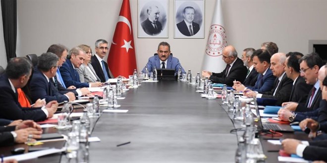 Uzman öğretmenlik eğitimini tamamlayamayan öğretmenlere ek süre