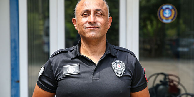 Dalgıç polis 22 yılını verdiği zorlu sularda can kurtarıp delil arıyor