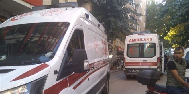 Bisikletiyle hafif ticari araca çarpan 2 çocuk yaralandı