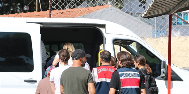Sürat teknesiyle Yunanistan'a kaçmaya çalışan 7 FETÖ üyesi yakalandı