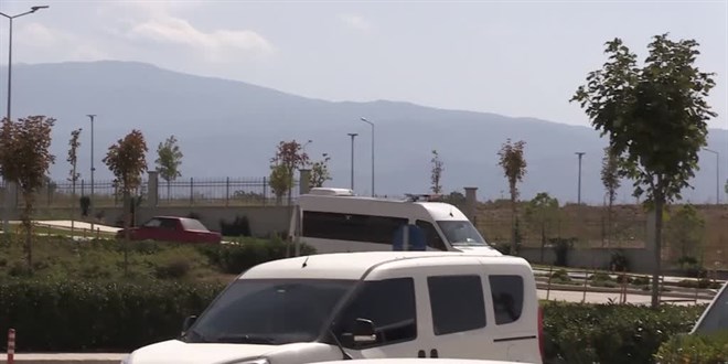 İnfaz koruma memurlarını taşıyan servis aracına saldıran 3 terörist Bursa'ya getirildi