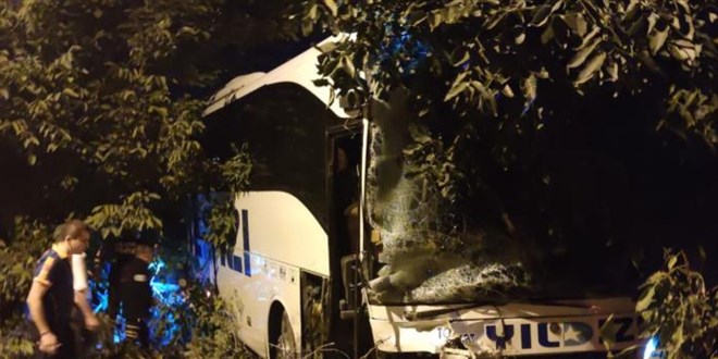Amasya'da yolcu otobüsüyle kamyonet çarpıştı: 2 ölü, 8 yaralı