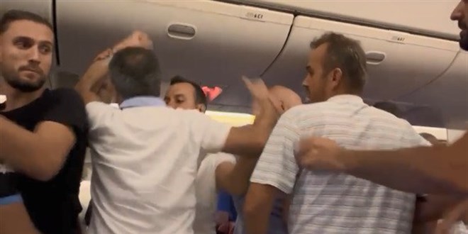 Gaziantep FK'nın bulunduğu Trabzon-İstanbul uçağında kavga çıktı