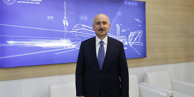 Bakan Karaismailoğlu, milli elektrikli trenle yolcu taşımaya başlamayı hedeflediklerini söyledi