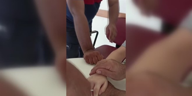 Osmaniye'de bir çocuğun parmağına sıkışan plastik parçayı itfaiye çıkardı
