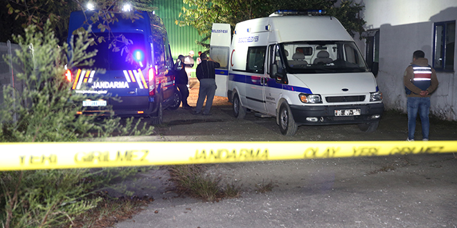 Ailesi haber alamıyordu, fabrika bahçesinde ölü bulundu