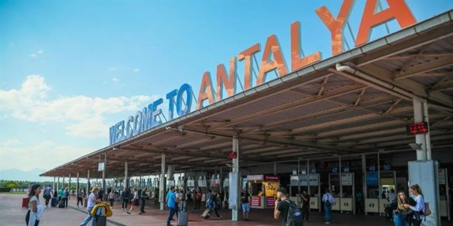 Rusya'dan Antalya'ya kaçış: Bilet fiyatları 70 bin TL'ye kadar yükseldi