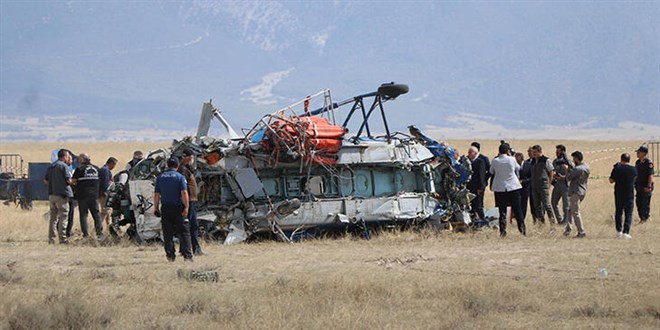 Denizli'de düşen helikopterde kaza kırım incelemesi sürdürülüyor