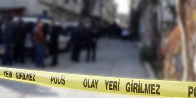 Boşanma aşamasındaki kişi, karısı ile 2 akrabasını silahla öldürdü