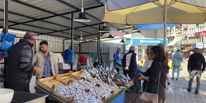 Zonguldak'ta yağış, balık fiyatlarını yükseltti