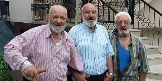 90'lık üç kardeşi ölüm bile ayıramadı