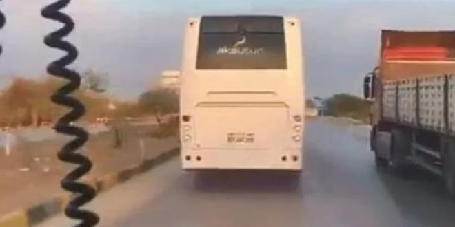 Tur midibüsü şoförü ambulansa yol vermedi; o anlar kamerada
