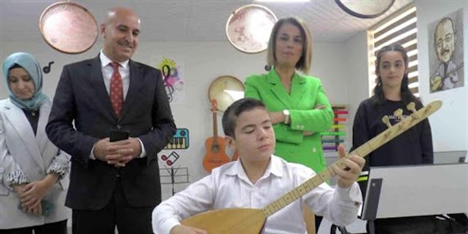Öğrenci çaldı, Vali söyledi