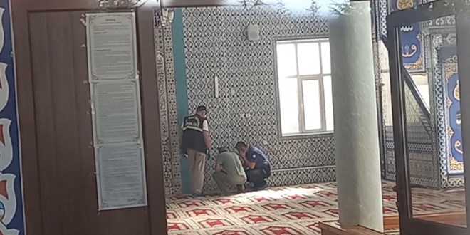 İmam, eski eniştesi tarafından camide vuruldu