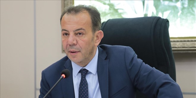 CHP, Tanju Özcan'a bir yıllığına partiden çıkarma cezası verdi