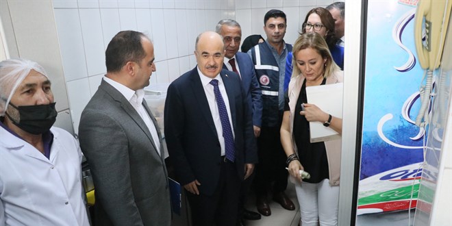 Vali kantin denetiminde tostun fiyatını yüksek peynir dilimlerini de ince buldu