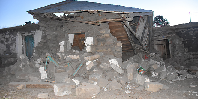 Ardahan'daki depremde Kars'ta 26 yapıda hasar oluştu