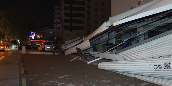 Başkentte kontrolden çıkan araç mağazaya girdi