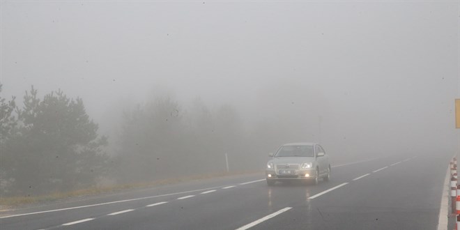Bolu Dağı'nda etkili olan sis görüş mesafesini düşürdü