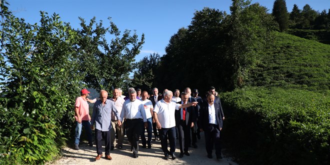 Rize'de 46 yıl sonra çözülen yol sorunu vatandaşlarca sevinçle karşılandı