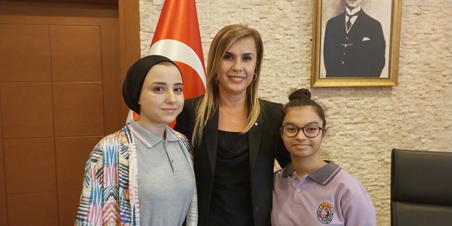 Eğitimlerini yarıda bırakan kız öğrenciler Kaymakam'ın çabasıyla yeniden okula başladı