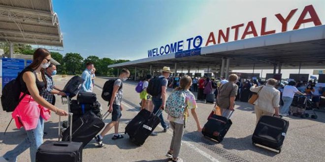 Antalya'ya gelen yabancı turist sayısı 11 milyonu aştı