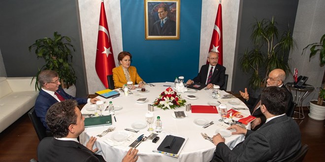 Altılı masada ikinci tur başladı: Genel başkanlar CHP'de
