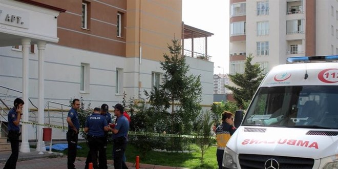 Kayseri'de 11. kattan d��en kad�n �ld�