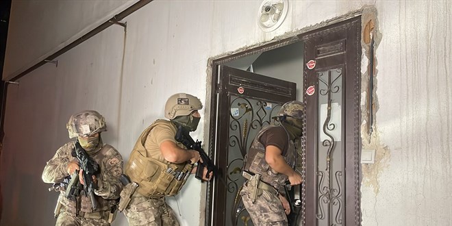 Güvenlik görevlisinin yaralandığı silahlı saldırıyla ilgili 3 zanlı tutuklandı