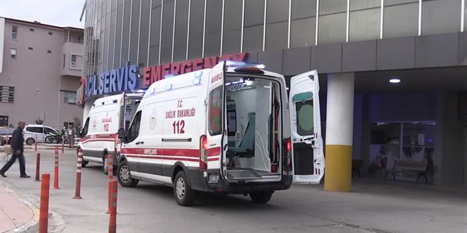 Erzincan'da midibüsün devrilmesi sonucu 21 kişi yaralandı