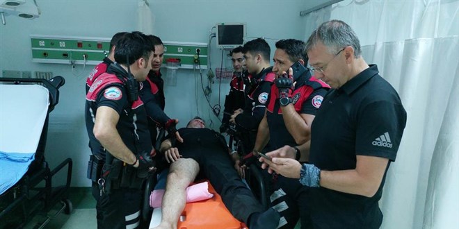 Samsun'da polis motosikleti kaza yaptı: 2'si polis 3 yaralı