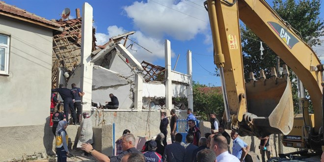 Yozgat'ta doğal gaz patlamasında ev çöktü, bir çocuk enkaz altında